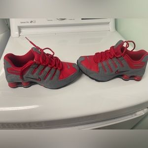 Women’s size 7, size 5 youth Nike Shox